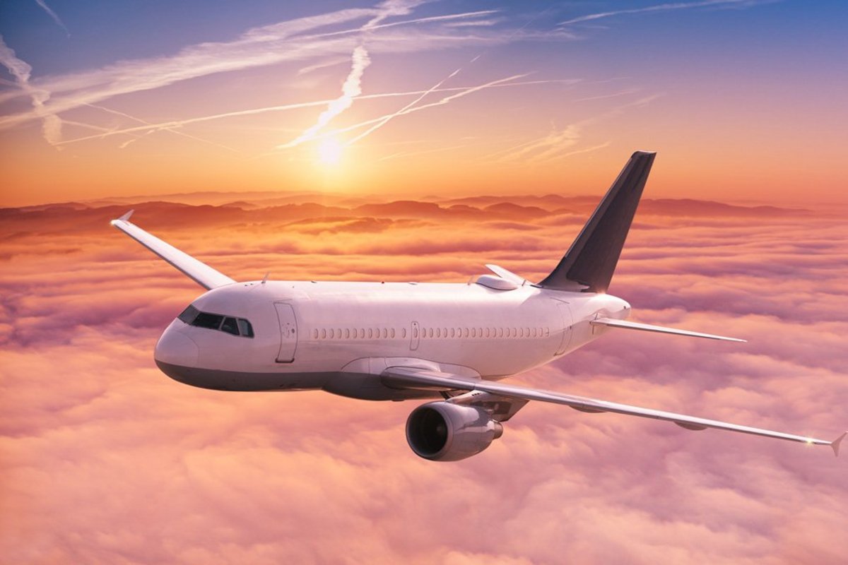 Flugzeug über den Wolken