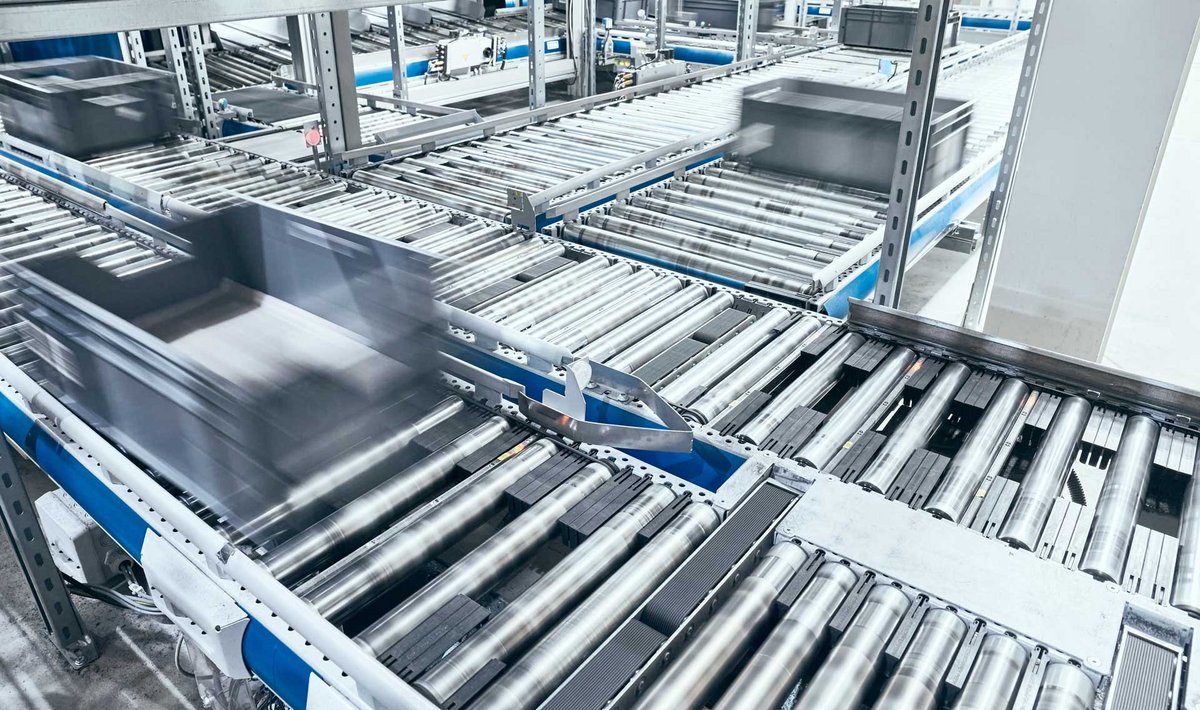 Better Collaboration in the Development of Material Flow Systems